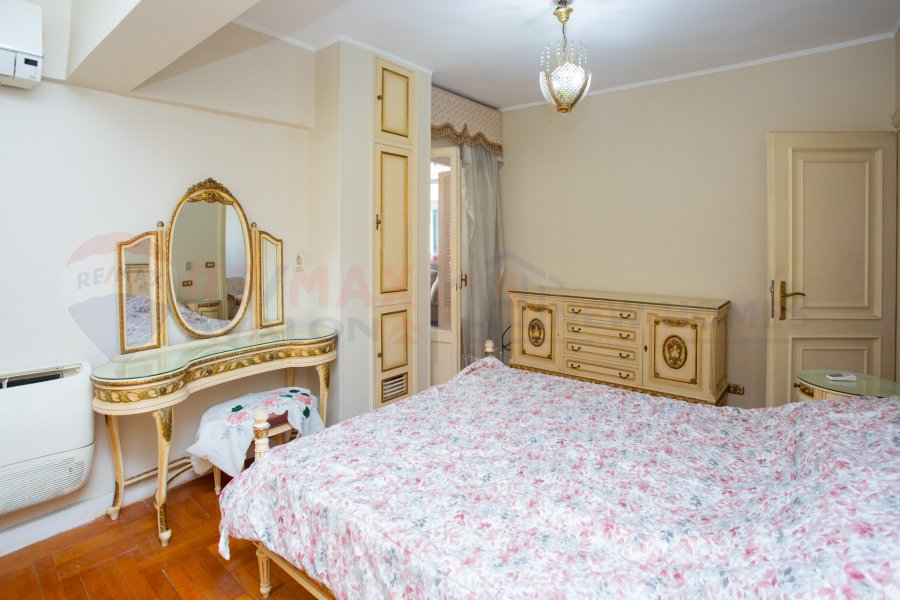Triplex apartment for sale 220 m Stanly (near to the sea)