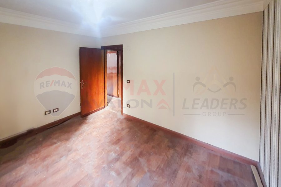 Administrative headquarters for rent 100 m Sidi Gaber (Mahmoud Shaker St)