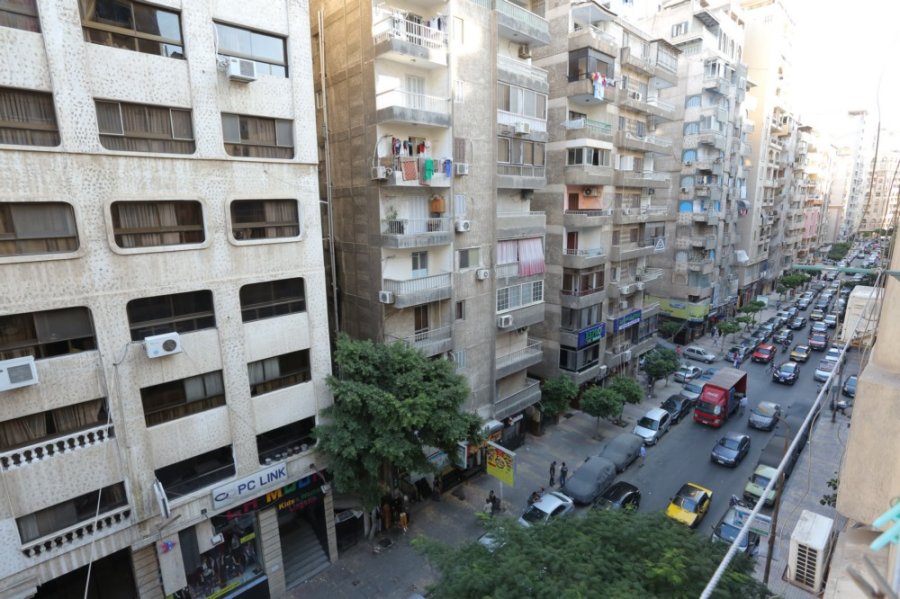 شقة مرخصة للبيع 165م سموحة - ش مصطفى كامل خطوات من نادي سموحة
