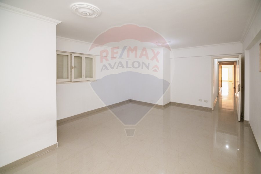 Apartment for sale 200 m Ibrahimia (second number from the sea)