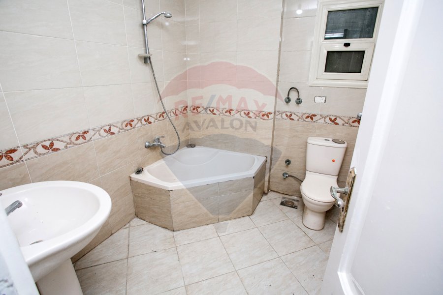 Administrative Unite for rent 235 m Stanly (Branshed from the Sea)