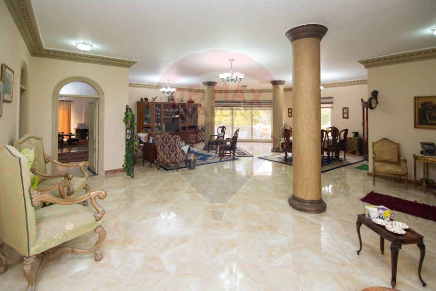 Villa for sale (next to the tourist banks - kilometer 42) 3050 m