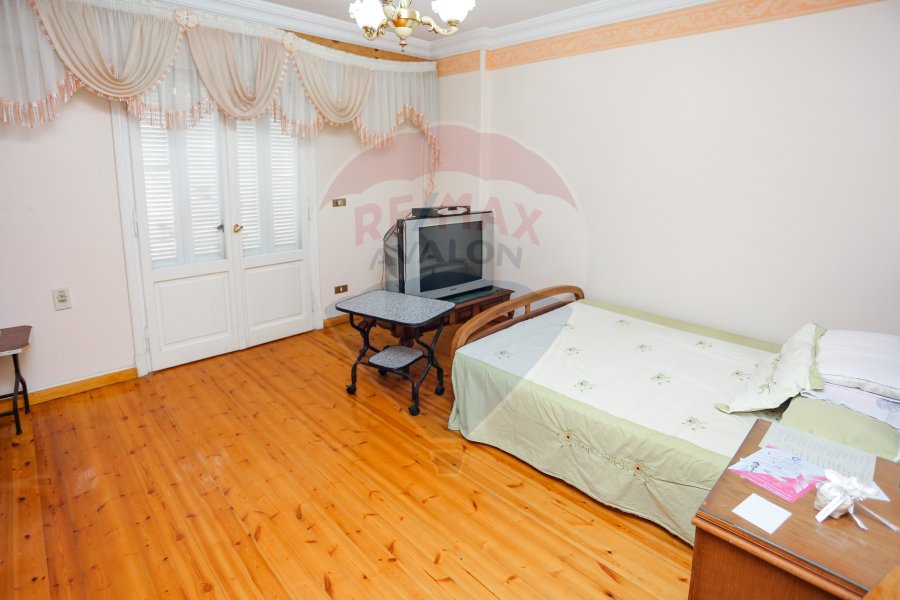 Apartment for sale 322 m Stanley (directly on the sea)