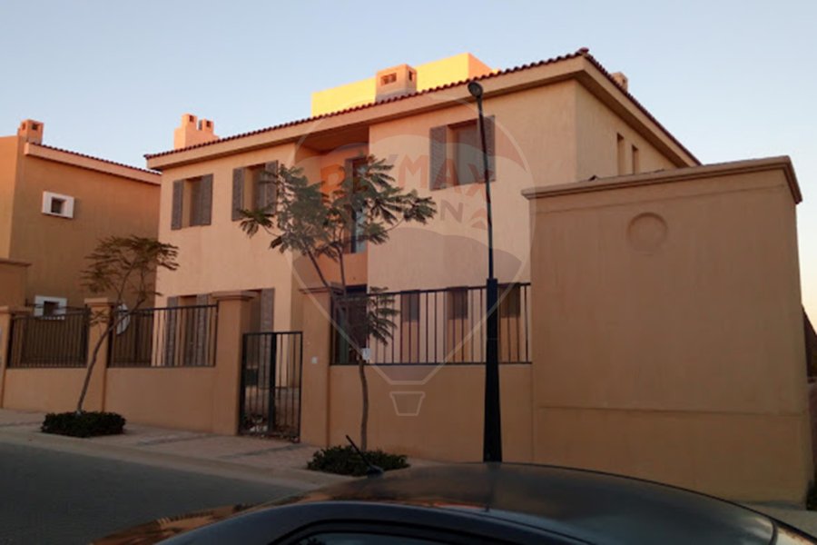Stand alone villa for sale 2,400 m Sheikh Zayed (Sodic)