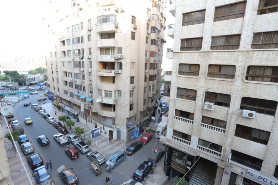 شقة مرخصة للبيع 165م سموحة - ش مصطفى كامل خطوات من نادي سموحة