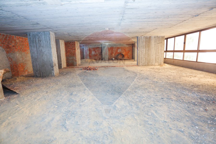 محل تجارى + ميزانين للايجار 700 م لوران ( ش أبوقير )