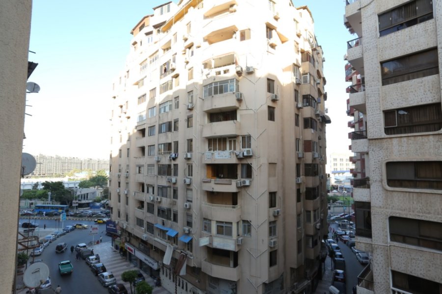 شقة مرخصة للبيع 165م سموحة - ش مصطفى كامل خطوات من نادي سموحة