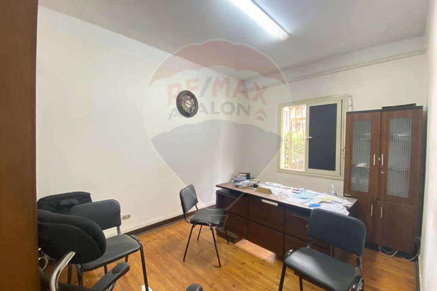 Apartment For Rent 125 m Cleopatra (on the tram directly - suitable for residential or administrative)