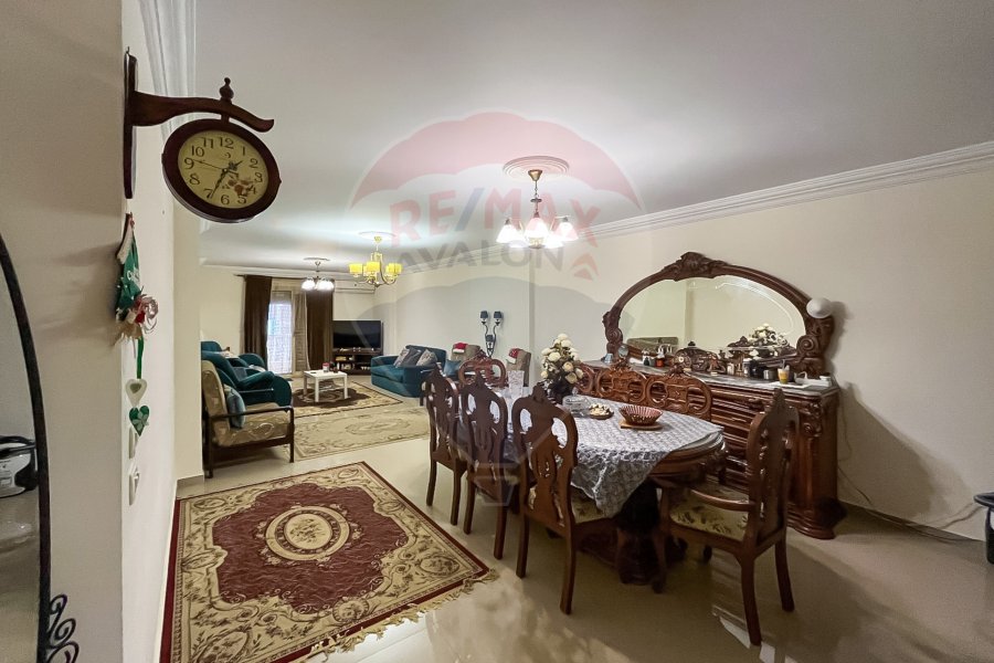 شقة للبيع 210 م كفر عبده (شارع سكينة بنت الحسين)