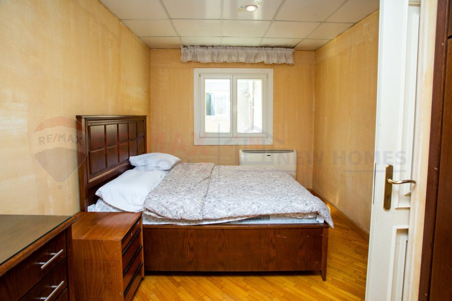 Triplex apartment for sale 220 m Stanly (near to the sea)
