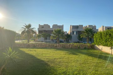 Ground chalet with garden for sale (Hacienda Bay) 167 m