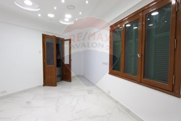 شقة اداري للايجار  100 م محطة الرمل (ش طلعت حرب)
