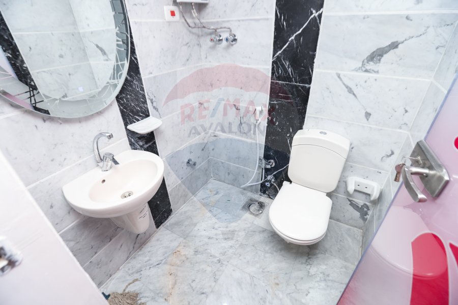 Commercial Shop + Mezzanine For sale 105 m Bashayer El kheer ( down town )