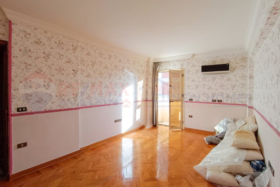 Apartment for sale 210 m Kafr Abdo (Al-Ismailia St.)