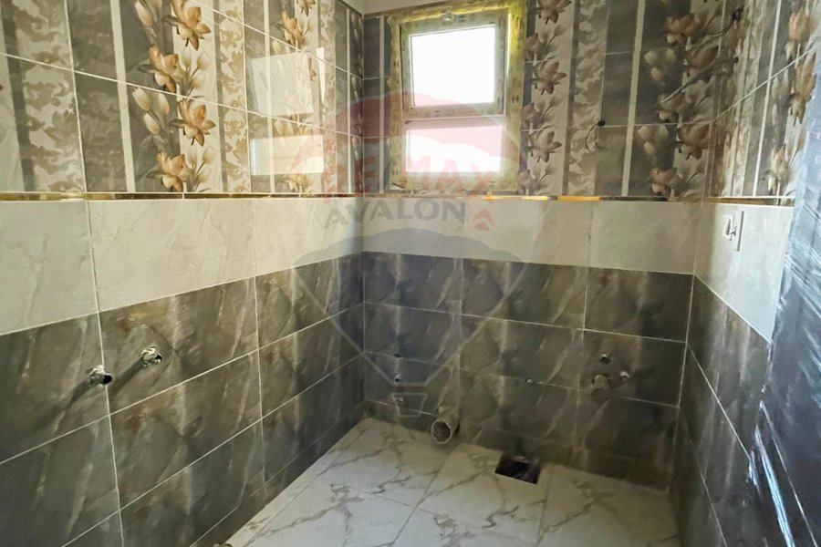 Registered Villa for sale 300 m King Mariout (Omar el Mokhtar st.)