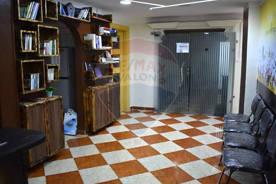 شقة إدارى للايجار 180 م كليوباترا (على البحرمباشرة)