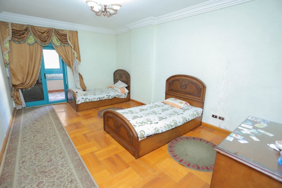 شقة للبيع 273م لوران-على الترام مباشرة