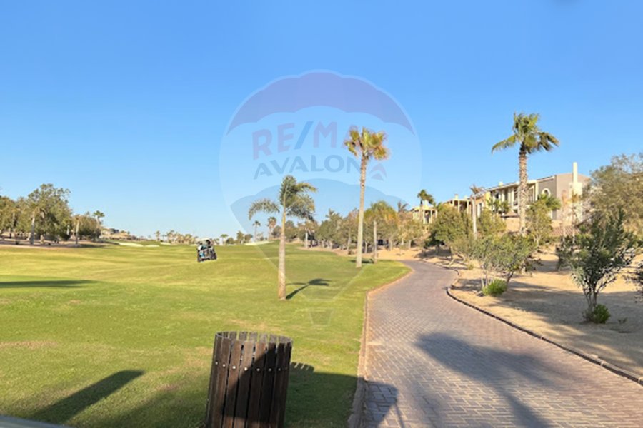 Stand alone villa for sale 2,400 m Sheikh Zayed (Sodic)