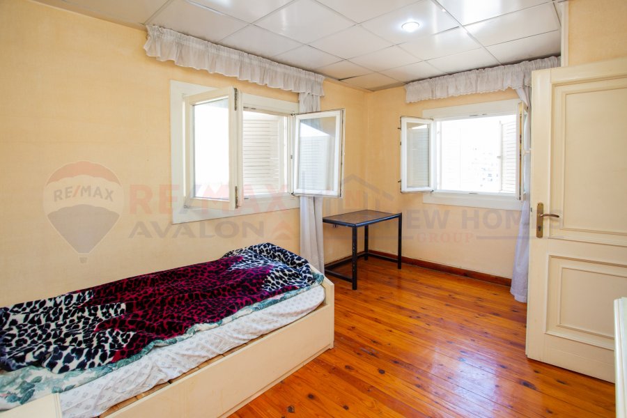 Triplex apartment for sale 220 m Stanly (near to the sea)