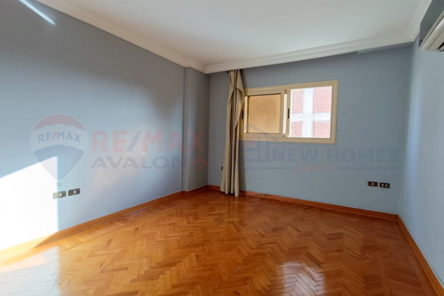 Apartment for sale 210 m Kafr Abdo (Al-Ismailia St.)