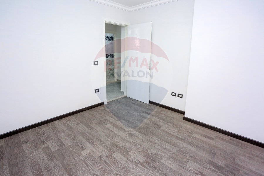 Apartment for Sale 215 m Smouha (East Tower Compound - Ryada scool st)