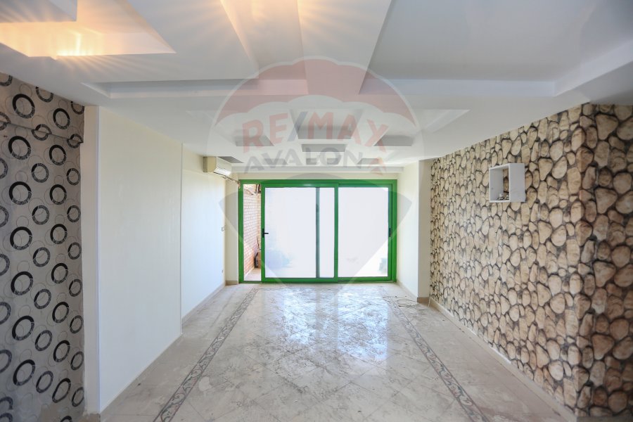 Apartment for sale 150 m Stanley (directly on the sea)