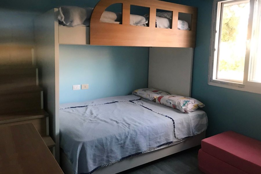 Ground chalet with garden 100 m for sale (MountView - Greek island)