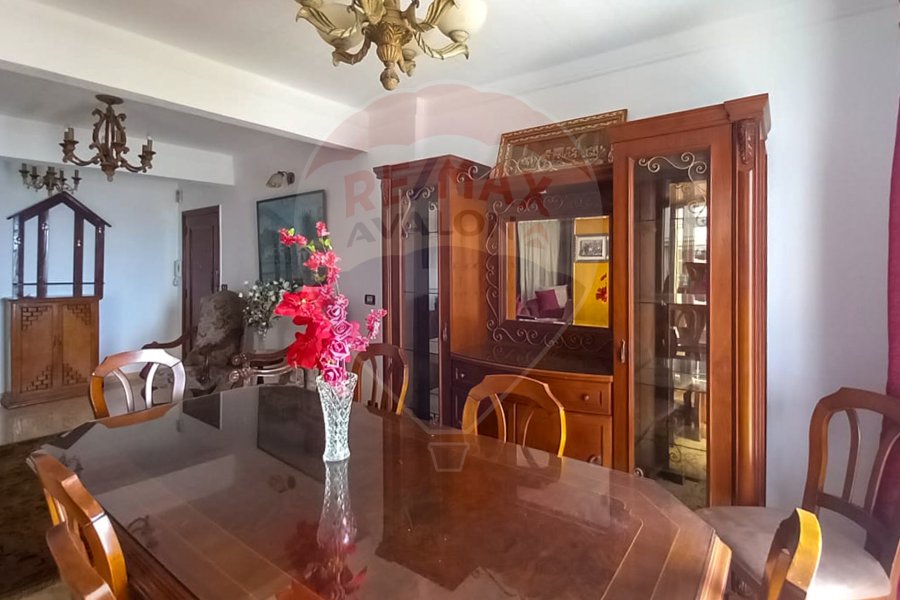 Apartment for annual furnished rent 110 m San Stefano (directly on the sea)