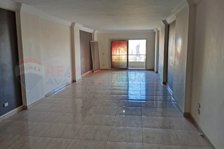 Apartment for 170 m Sporting (Directly on the tram)