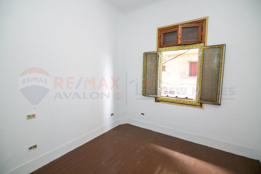 Mizzan ground level for sale 150 m Sporting (directly on the sea)