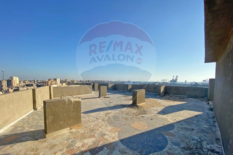 Apartment 100 m + roof 300 m for sale Al-Mansheya (infront Alexandria Port)