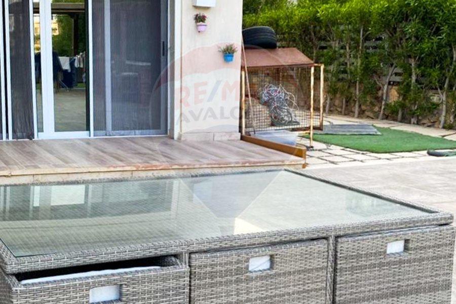 Chalet + garden for sale (Hacienda Bay) 275 m