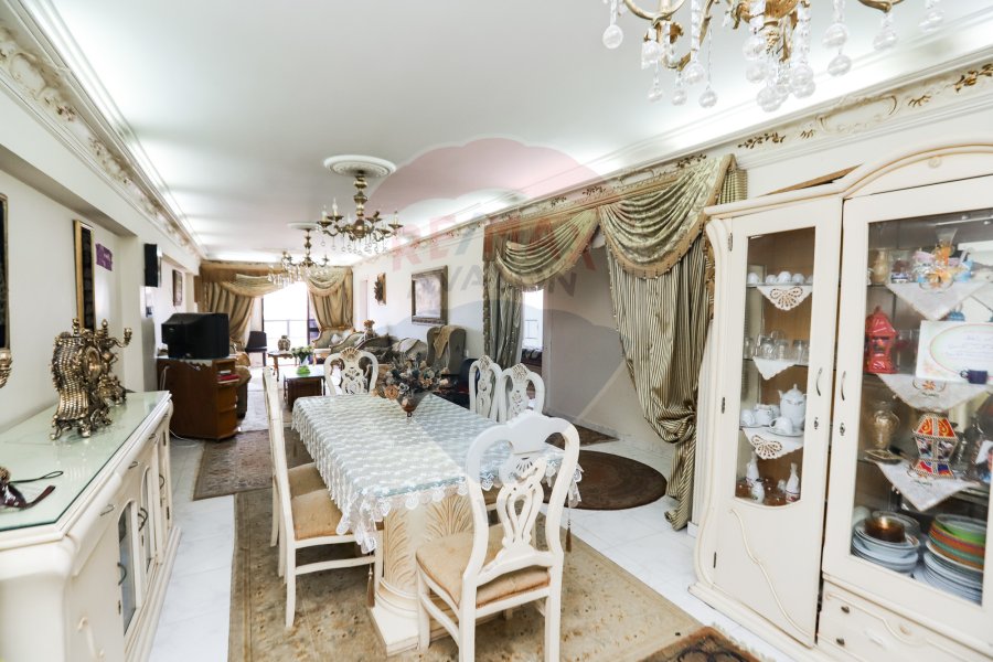 Apartment For Sale 185 m Fleming (Directly On Tram Station)