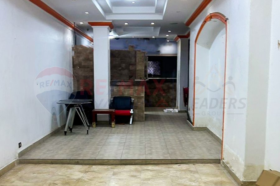 Shop for rent 120 m Tharwat (Abdel Salam Arif St.)