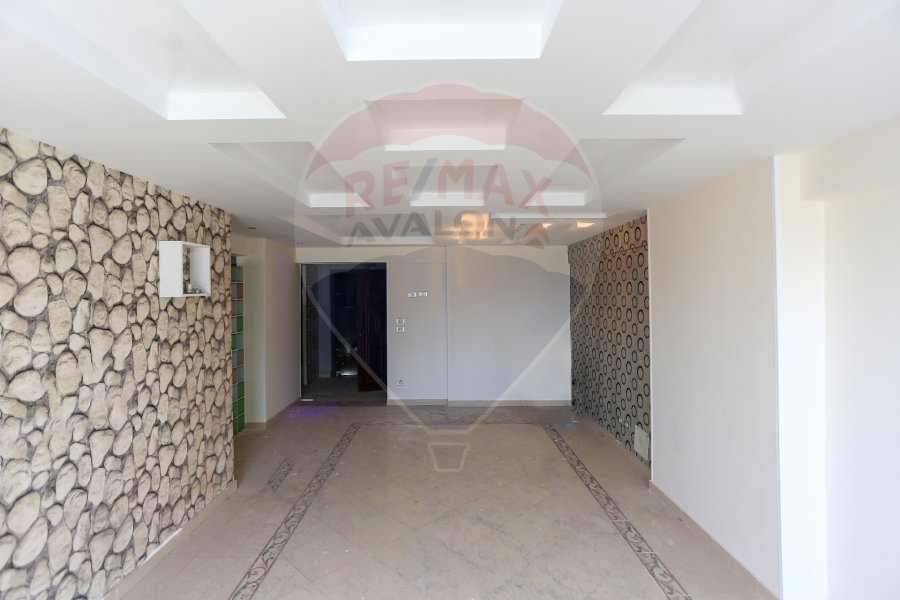 Apartment for sale 150 m Stanley (directly on the sea)
