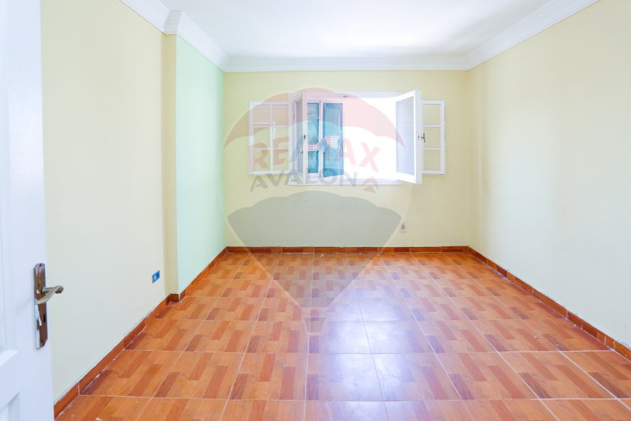 Apartment for sale 200 m Roushdy (steps from Syria Street )