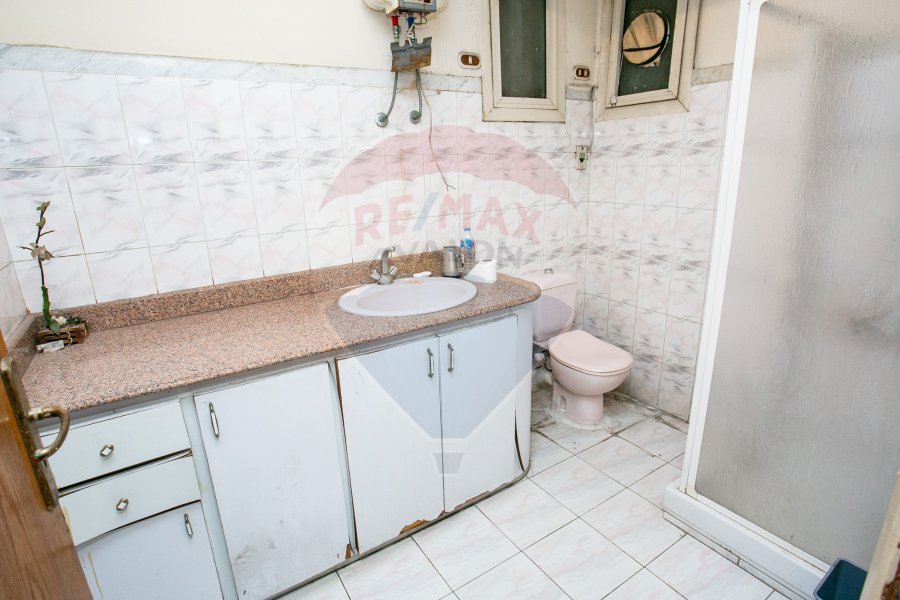 Administrative Unit For Sale 200 m Sedi Beshr ( Mohamed Nagib Square - Sea View)- Suitable For All Activities