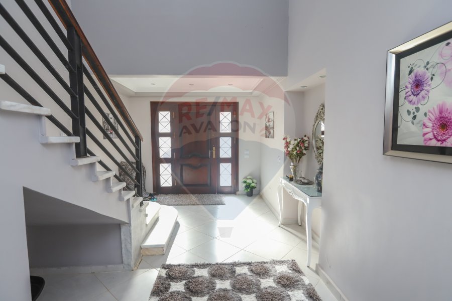 Registered Villa 900 m For Sale King Marriott (In Front Of Borj El Arab stadium)