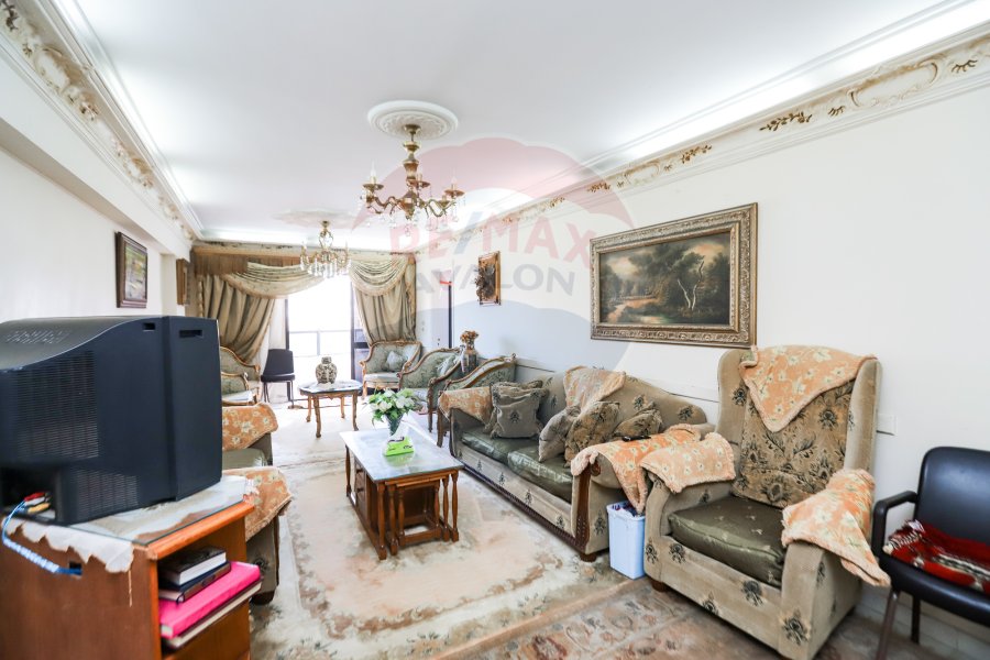 Apartment For Sale 185 m Fleming (Directly On Tram Station)