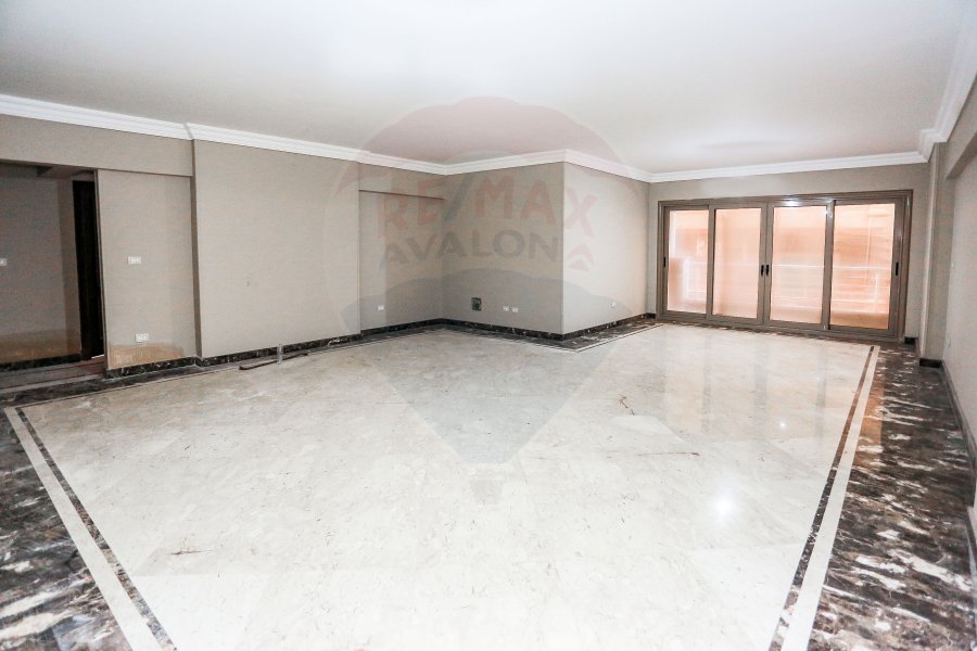 Apartment for sale 235 m Gleem (directly on the sea)
