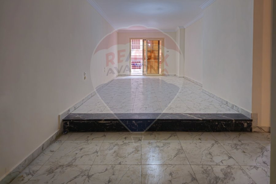 Apartment for sale 175 m Gleem (steps from the sea)