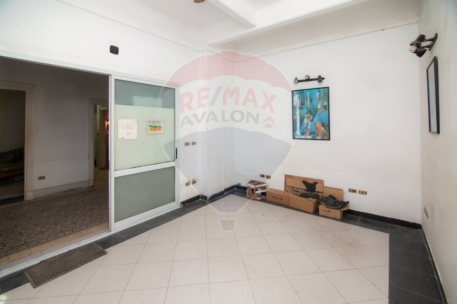 Administrative apartment for sale 125 m (directly on the tram - and steps from Abu Qir Street)