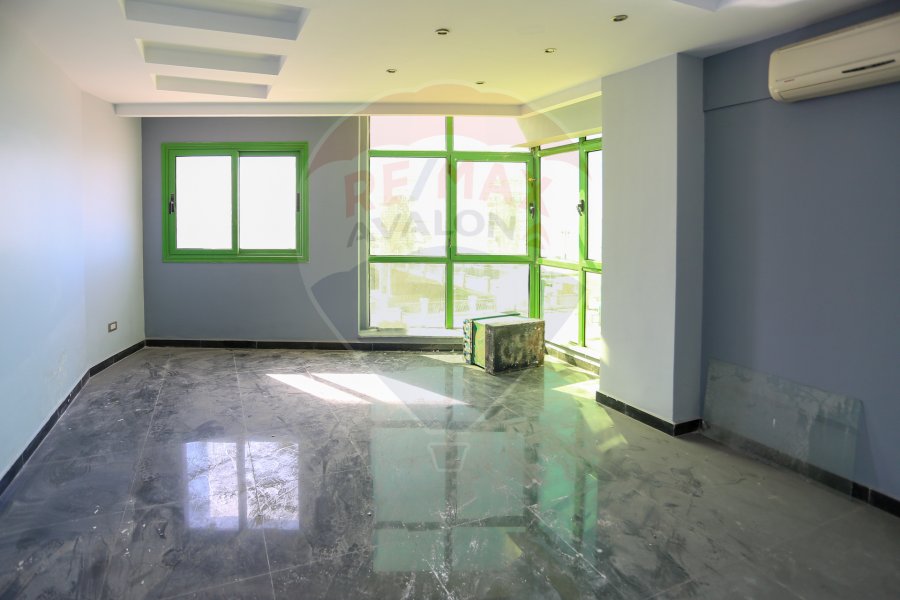 Apartment for sale 150 m Stanley (directly on the sea)