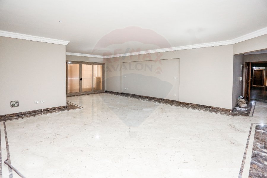 Apartment for sale 235 m Gleem (directly on the sea)