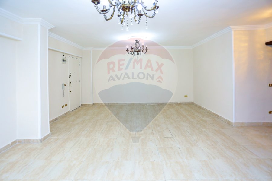 Apartment for sale 122 m Smouha ( Steps from Green Plaza )