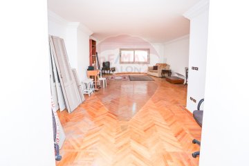 Apartment for sale 275 m Louran (steps from Shaarawy St - sec num from sea )