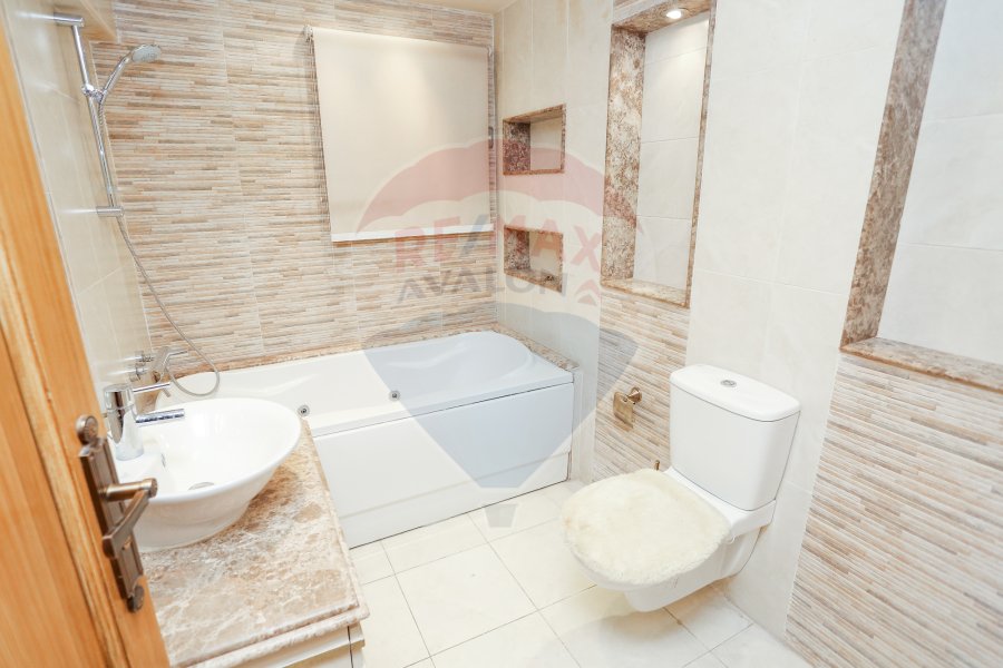 Apartment for sale 200 m Mostafa Kamel(Keroseiz tower)