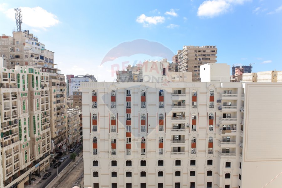 (شقة للبيع 250 م رشدي (على الترام مباشرة