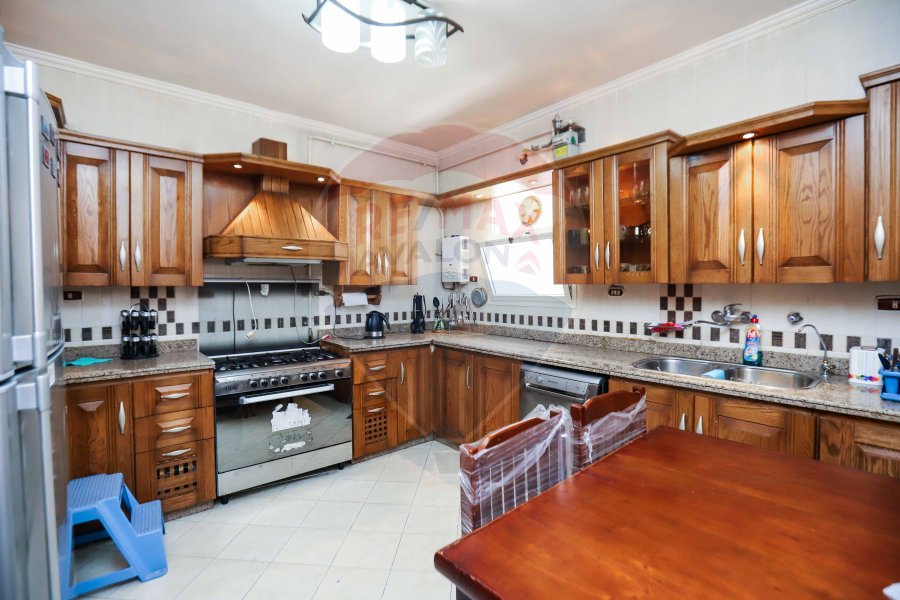 شقه للبيع 218 م جليم ( ش ابو قير مباشره )