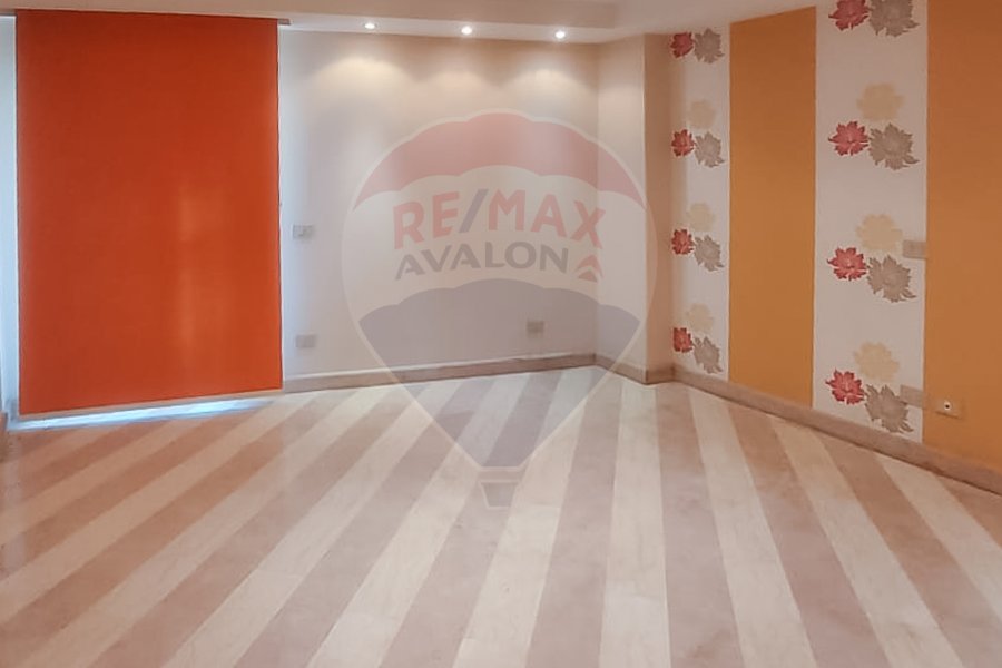 Administrative apartment for rent 80 m Bahri (Al-Gomrok)